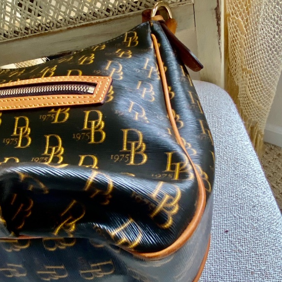 Dooney and Bourke east west Collins bag - Picture 7 of 16